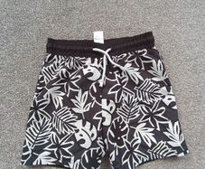 NEW.kids swim shorts. age 4/5