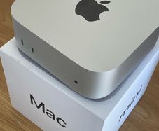 Mac mini M4 chip and monitor