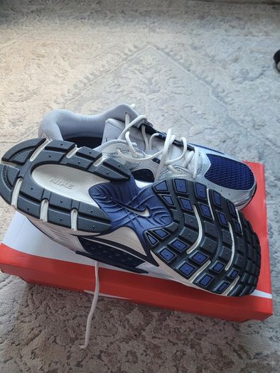 Nike trainers UK12