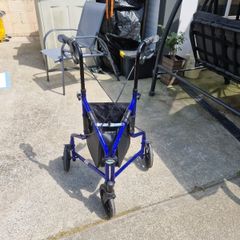 3 wheel travel rollator