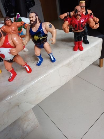 Vintage 1992 90s Hasbro WWF Wrestling  Series  3 Earthquake  & Typhoo Figures. (2)