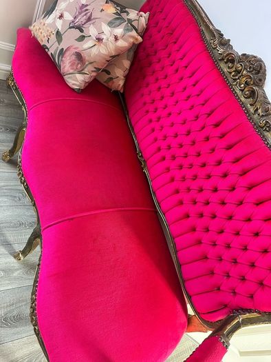 Pink furniture and decorative flowers (3)