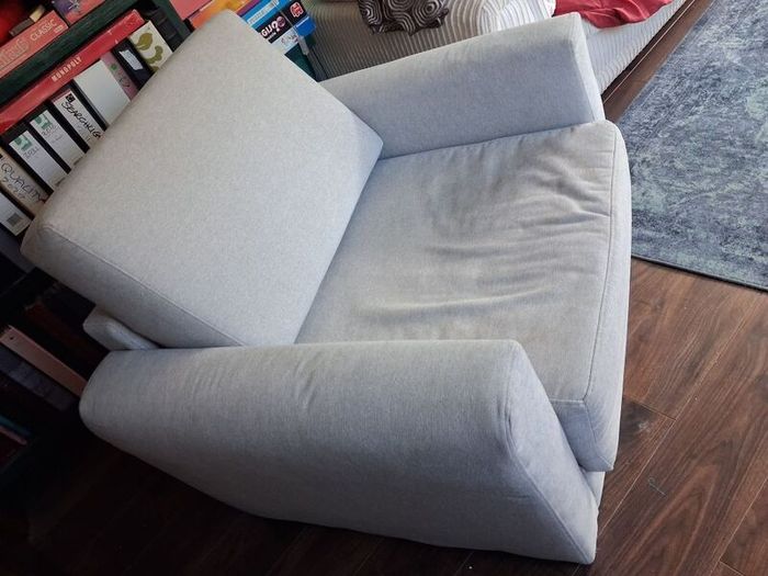 chair/fold out bed