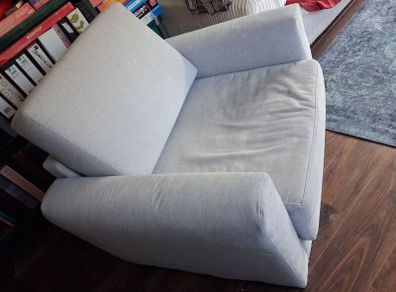 chair/fold out bed