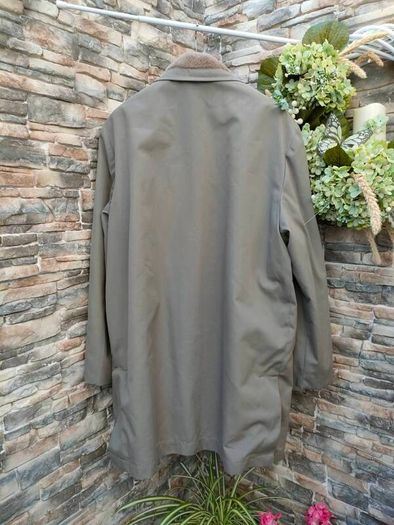Vintage 80s JW Balfour overcoat  Size XL -XXL , measurements in the photos  Faux fur lined  Multiple pockets  Great condition for its age  Extremely warm