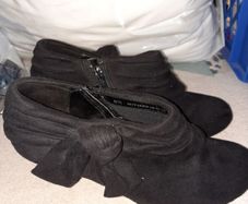 black heals, size 5