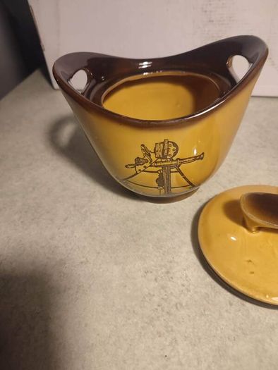 Vintage Japanese Pottery Tea Caddy Pot with Ship Design IN GOOD CONDITION.