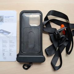 iPhone ESR - iPhone 15 Pro/14 Pro/13 Pro Waterproof Phone Pouch Pro