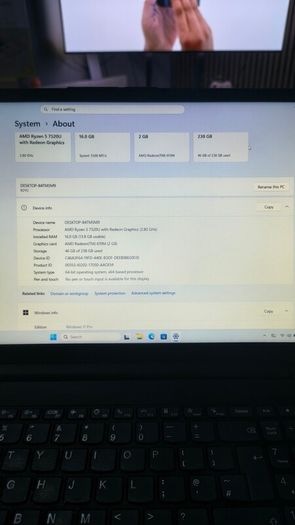 Lenovo v15 / 16gb / R5 7520u
