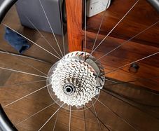 DT Swiss Dicut 1600 with ultegra cassette, rotors and shcwalbe tyres