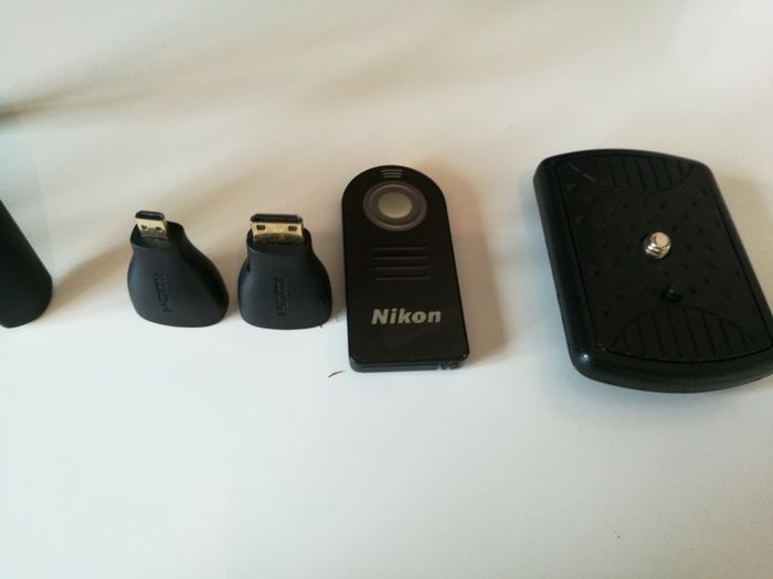 Nikon D3300 + 4 lens + light and flash+ tripods+backpac+ remuter