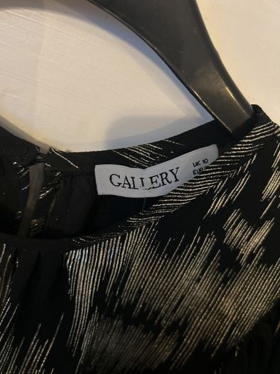gallery top