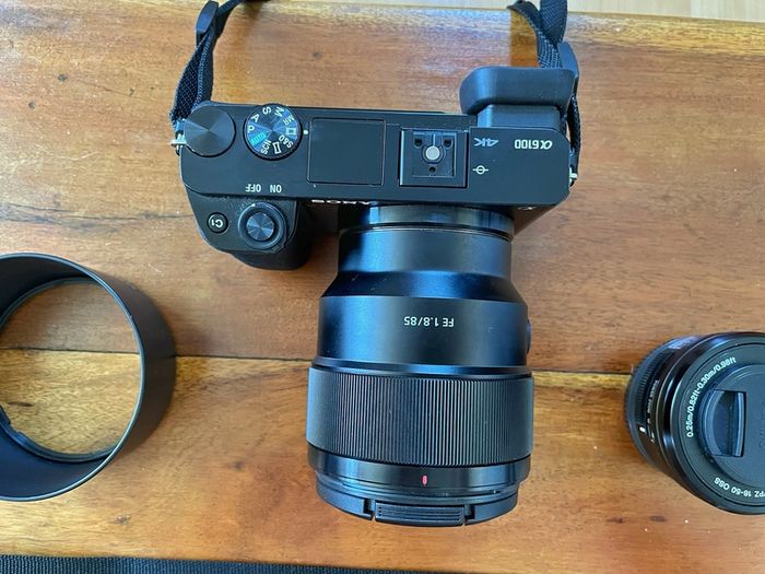 Sony Alpha 6100 JUST 8.204 SHOTS! + 3 lenses + bag + charger + uv filters