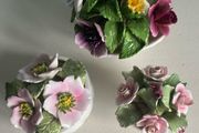 Trip of porcelain posies