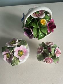 Trip of porcelain posies