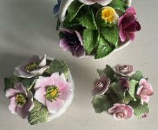 Trip of porcelain posies
