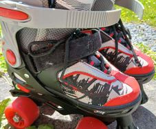 Senhai Roller Skates. Size 33-36.
