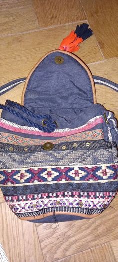 Accessorize small bucket bag