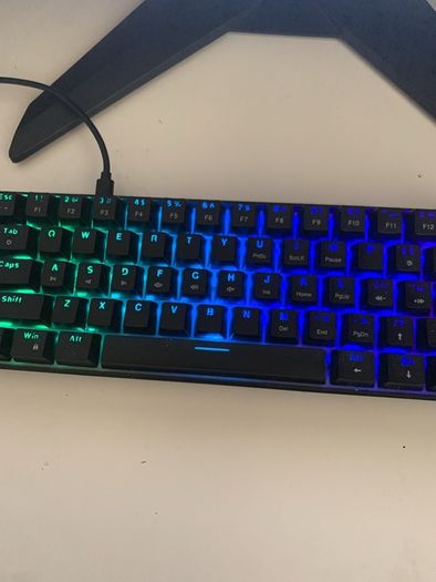 Gaming pc + Free gift keyboard with keycaps & mouse with rgb lights + headphones