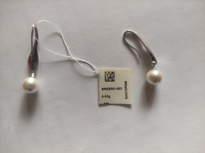silver pendant and drop earrings with pearl
