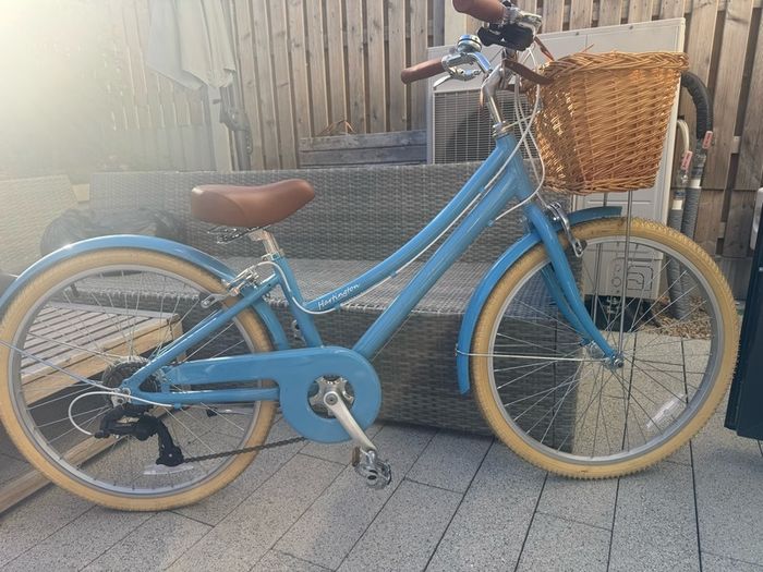 24" Hartington Blue Bike with basket