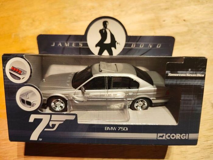 Corgi 1:36 007 James bond BMW 750i Tomorrow Never Dies