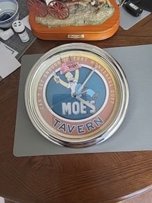 Moe' s tavern clock