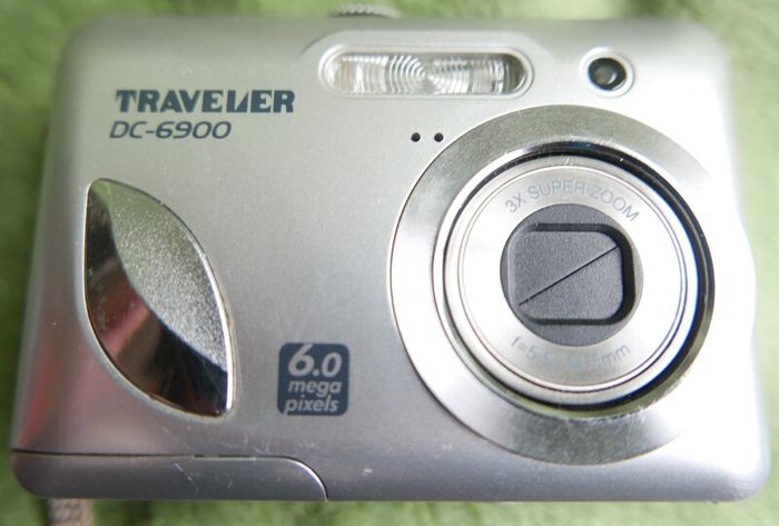 Traveler DC-6900 6MP Digital Camera 2Gb SD Card and bag  Tested