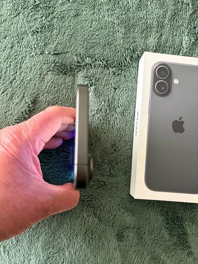 iPhone 17 256gb Black. Unlocked to all networks.
