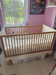 Pinio baby crib like new high quality