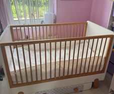 Pinio baby crib like new high quality
