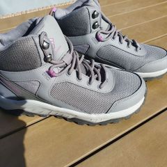 Columbia Hiking Shoes size 6