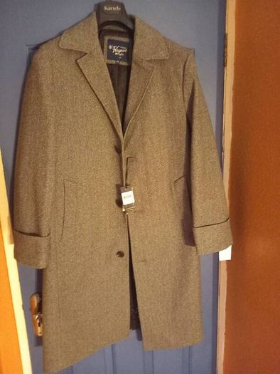 Penguin Tweed Coat, new, size large. 42R.