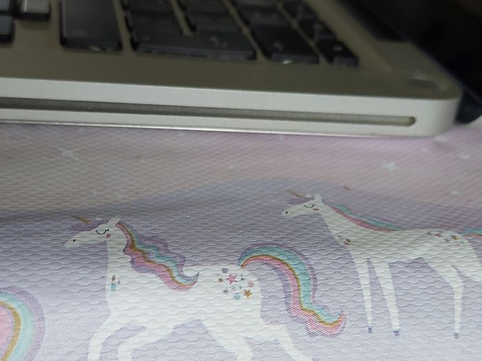 Apple MacBook Pro, 13 inch, Mid 2010, 4GB Ram, 500GB HDD, Ready for reinstalling High Sierra, excellent Battery and very good cosmetic condition