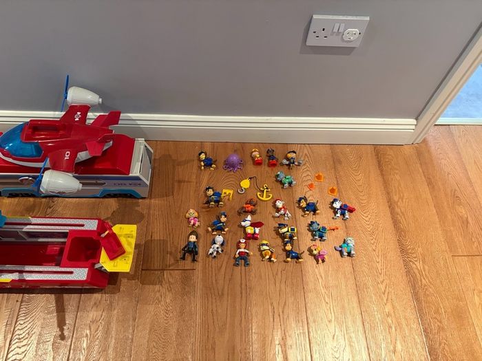 Paw Patrol bundle(Tower,  Vehicles and characters)