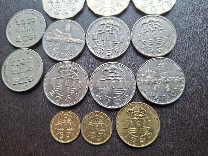 Macau. A Lot of 14 coins (1967-2010)