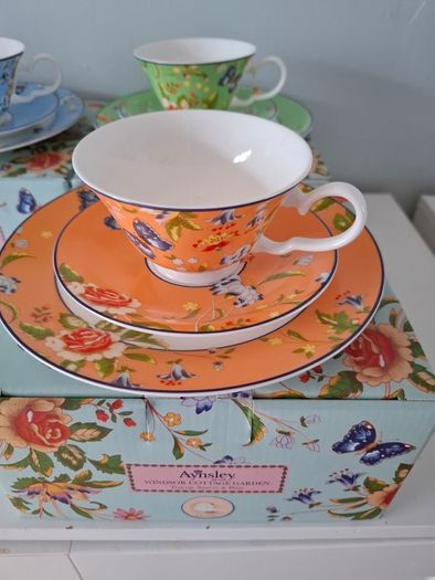 Aynsley Windsor Cottage Tea Set