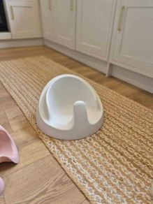 snug floor seat