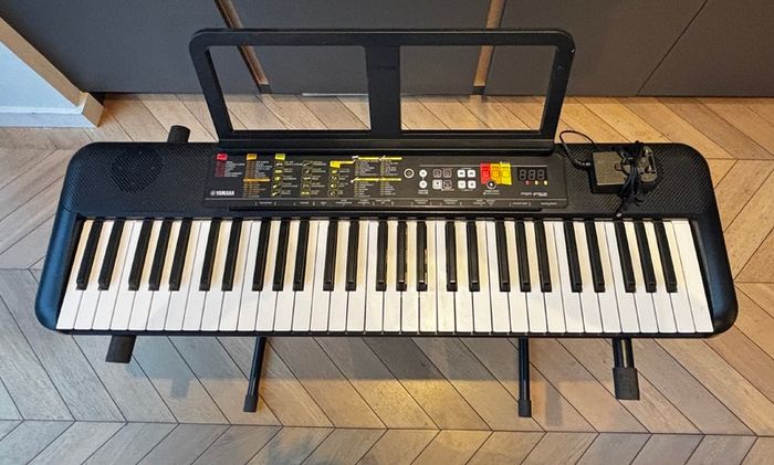 Yamaha Keyboard PSR-F52