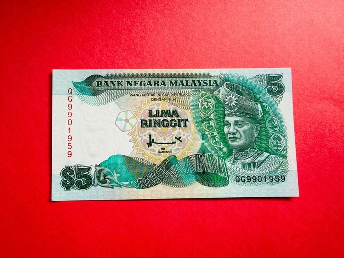 Malaysia  5  Ringgit. 1995  Pick. 35  ( Uncirculated).