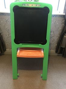 Little Artist easel