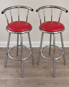 Pair of Chrome Bar Stools in Excellent Condition