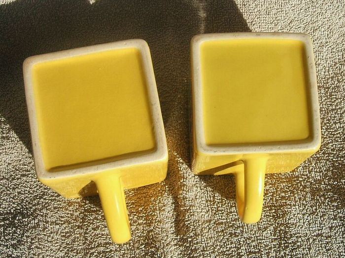 JACOBS CLUB MILK (Club Milk chocolate bar) - a pair of promotional cube shaped mugs (c.1990)