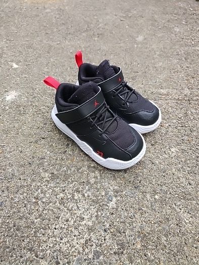 Infant boys Jordan trainers