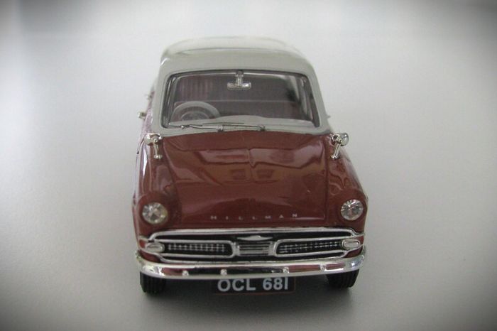 Diecast Model Hillman Minx Series IIIA Red & Cream - Collectable Vanguards 1:43