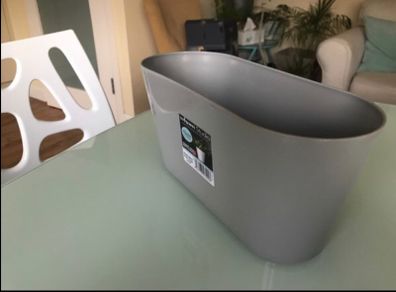 Plastic glossy pot/ planter
