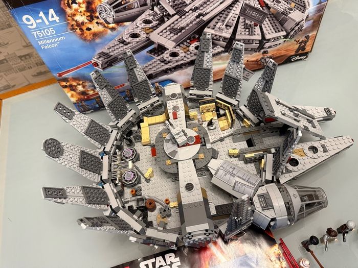 Lego 75105 Millenium Falcon