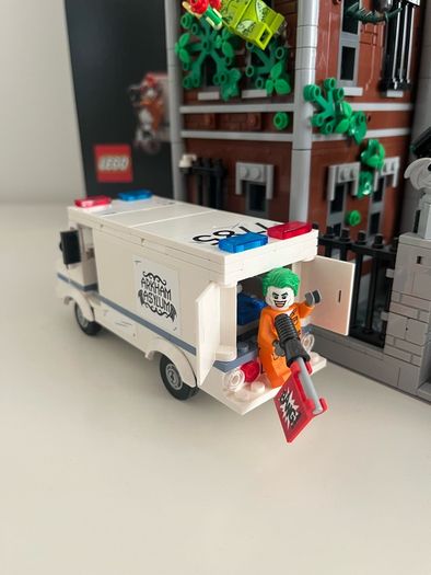 LEGO DC Arkham Asylum 76300