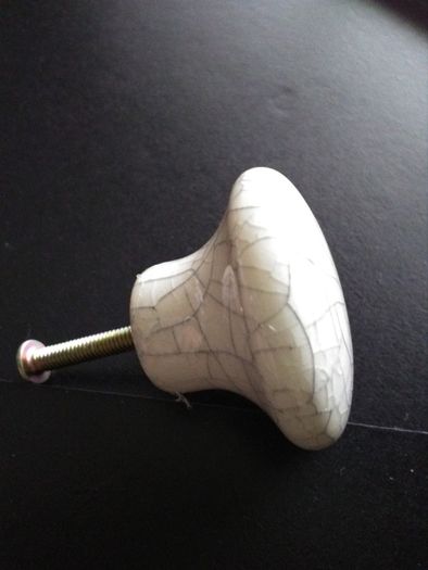 Cabinet door knobs x 3