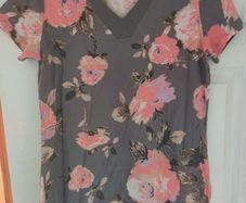 Gina Benotti V-neck grey floral long line top size UK16/18 EU44/46 Postage included